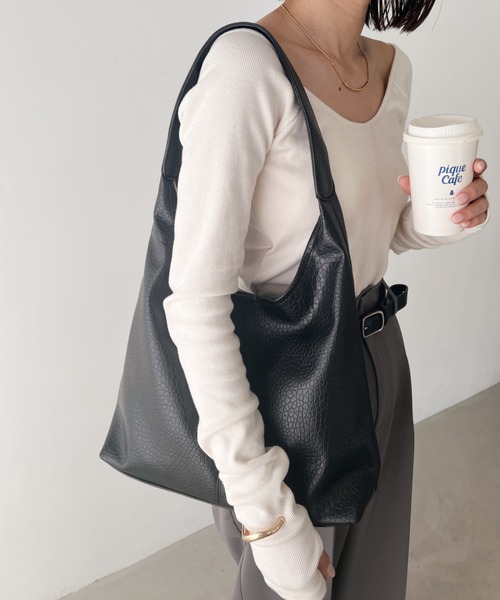 MYMOOD.（マイムード）の「【A4サイズ収納可】ポーチ付き PU トートバッグ（トートバッグ・レディース・ブラック/アイボリー/シルバー・FREE）」の21枚目の写真