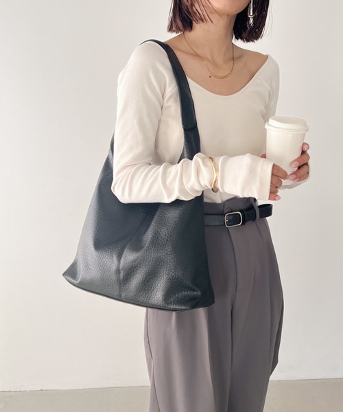 MYMOOD.（マイムード）の「【A4サイズ収納可】ポーチ付き PU トートバッグ（トートバッグ・レディース・ブラック/アイボリー/シルバー・FREE）」の19枚目の写真