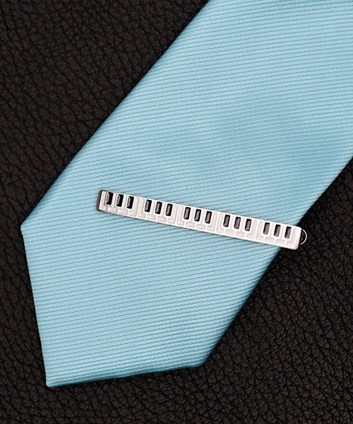 Fun & Daily（ファンアンドデイリー）の「F&D :  アイコンデザインネクタイピン（ネクタイピン・メンズ・ゴールド/シルバー系その他/ゴールド系その他/ブラック/シルバー・FREE）」の10枚目の写真