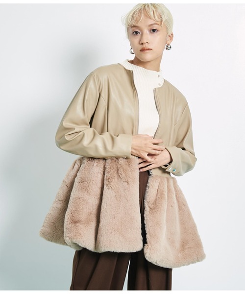 Settimissimo（セッティミッシモ）の「フェイクファー ペプラム ノーカラー レザータッチジャケット（ノーカラージャケット・レディース・キャメル/ブラック・38）」の11枚目の写真