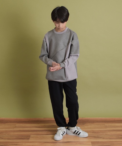 GLAZOS(グラソス)の「フェイクスエード・切り替えクルーネックプルオーバー(その他トップス・キッズ・ベージュ/グレー・140cm/150cm/160cm/170cm)」の6枚目の写真