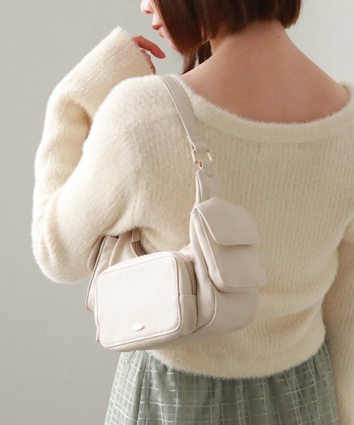 archives(アルシーヴ)の「マルチポケットHOBOバッグ(ハンドバッグ・レディース・ブラック/ピンクベージュ/アイボリー・FREE)」の11枚目の写真