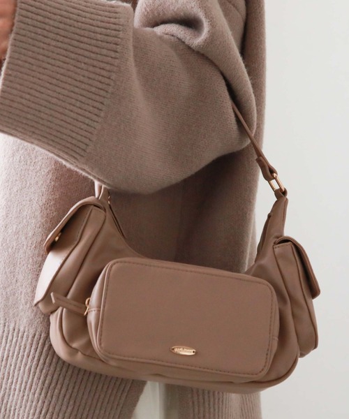 archives(アルシーヴ)の「マルチポケットHOBOバッグ(ハンドバッグ・レディース・ブラック/ピンクベージュ/アイボリー・FREE)」の21枚目の写真