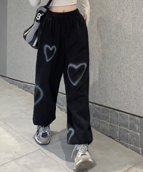 wears(ウェアーズ)の「ハートプリントスウェットパンツ(スウェットパンツ・レディース・ブラック/ホワイト・FREE)」の2枚目の写真