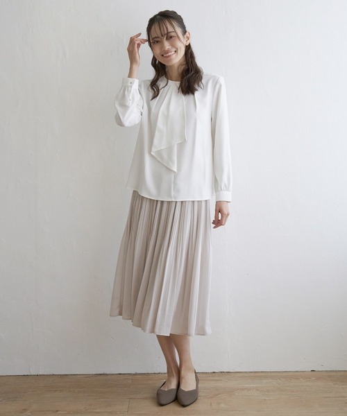 IKKA LOUNGE(イッカラウンジ)の「ドレープタイブラウス(シャツ/ブラウス・レディース・オフホワイト/ネイビー・M/S/XL/L)」の5枚目の写真