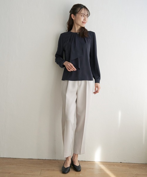 IKKA LOUNGE(イッカラウンジ)の「ドレープタイブラウス(シャツ/ブラウス・レディース・オフホワイト/ネイビー・M/S/XL/L)」の6枚目の写真