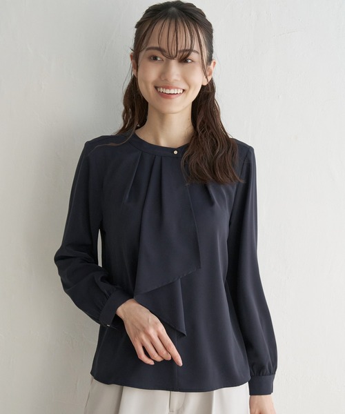 IKKA LOUNGE(イッカラウンジ)の「ドレープタイブラウス(シャツ/ブラウス・レディース・オフホワイト/ネイビー・M/S/XL/L)」の17枚目の写真