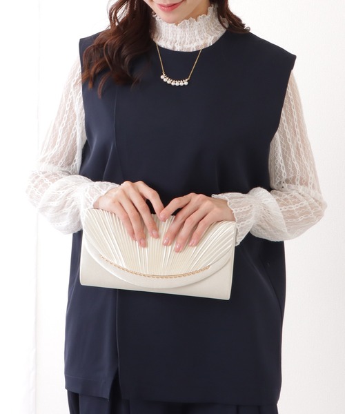 Lace Ladies(レースレディース)の「メタリック ライン付き プリーツ スクエア クラッチ バッグ(クラッチバッグ・レディース・アイボリー/ブラック/グレー・FREE)」の22枚目の写真