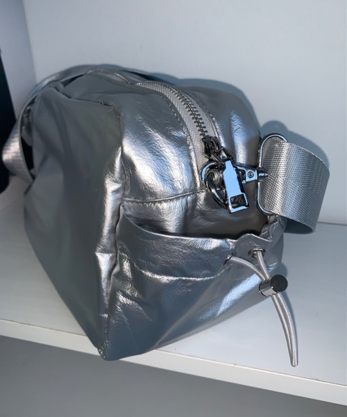 SHAGGIE(シャギー)の「【ペットボトルが入る】アウトポケットメタリックバッグ(ショルダーバッグ・レディース・シルバー/ブラック・FREE)」の17枚目の写真