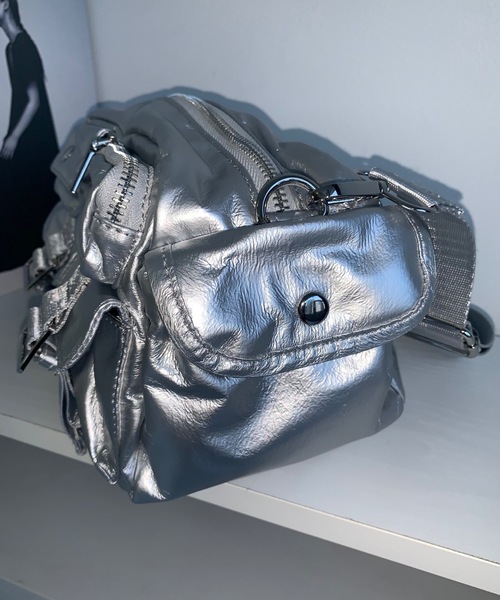 SHAGGIE(シャギー)の「【ペットボトルが入る】アウトポケットメタリックバッグ(ショルダーバッグ・レディース・シルバー/ブラック・FREE)」の16枚目の写真