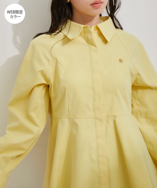 VIS（ビス）の「【洗える】ロゴモチーフ付きペプラムシャツ（シャツ/ブラウス・レディース・ネイビー/イエロー/オフホワイト/サックスブルー・FREE）」の4枚目の写真