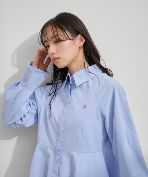 VIS（ビス）の「【洗える】ロゴモチーフ付きペプラムシャツ（シャツ/ブラウス・レディース・ネイビー/イエロー/オフホワイト/サックスブルー・FREE）」の12枚目の写真