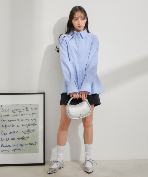 VIS（ビス）の「【洗える】ロゴモチーフ付きペプラムシャツ（シャツ/ブラウス・レディース・ネイビー/イエロー/オフホワイト/サックスブルー・FREE）」の9枚目の写真