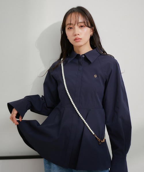 VIS（ビス）の「【洗える】ロゴモチーフ付きペプラムシャツ（シャツ/ブラウス・レディース・ネイビー/イエロー/オフホワイト/サックスブルー・FREE）」の7枚目の写真