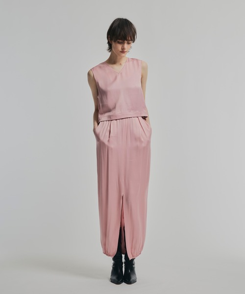 NOISE MAKER(ノイズメーカー)の「ベンベルグサテンVネックプルオーバー【Made in Japan】(Tシャツ/カットソー・レディース・ブラック/グレー/ピンク・FREE)」の3枚目の写真