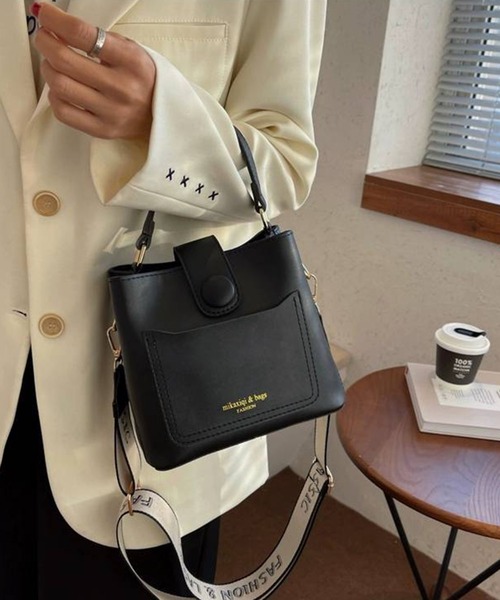 pumpkin port(パンプキンポート)の「ロゴショルダーベルト スクエアショルダーBAG(ショルダーバッグ・レディース・ベージュ/ブラック/ブラウン・FREE)」の6枚目の写真