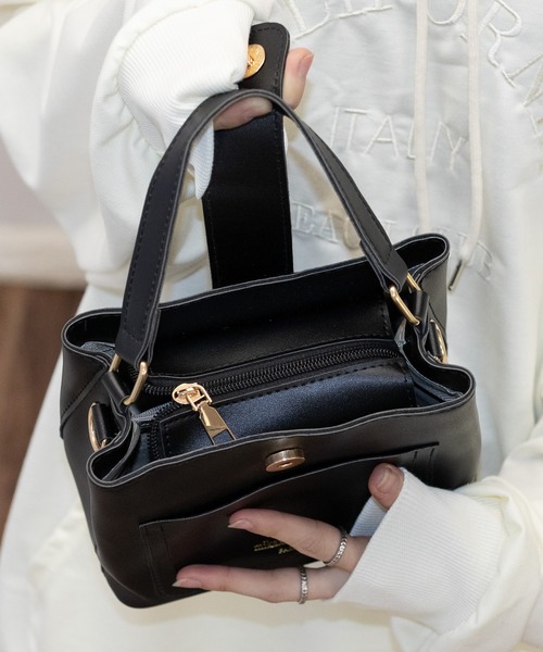 セール】ロゴショルダーベルト スクエアショルダーBAG