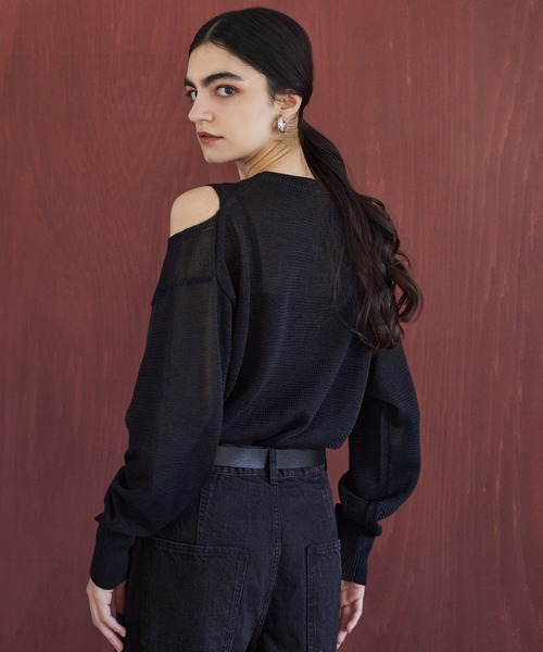 STERNBERG(スタンバーグ)の「STERNBERG/ショルダースリットニットプルオーバー/987681(ニット/セーター・レディース・ブラック/モカ・MEDIUM/LARGE)」の1枚目の写真