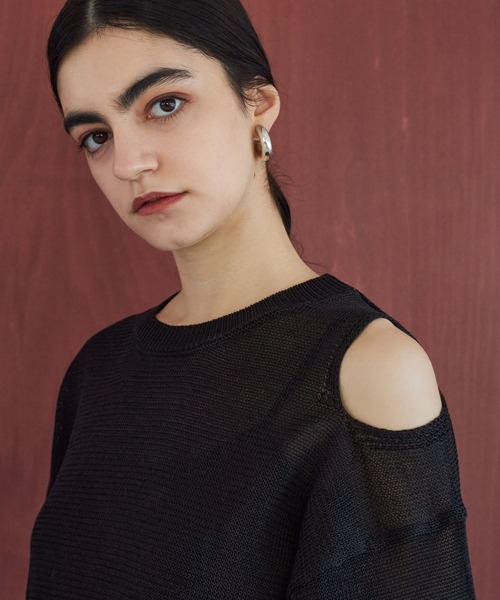 STERNBERG(スタンバーグ)の「STERNBERG/ショルダースリットニットプルオーバー/987681(ニット/セーター・レディース・ブラック/モカ・MEDIUM/LARGE)」の7枚目の写真