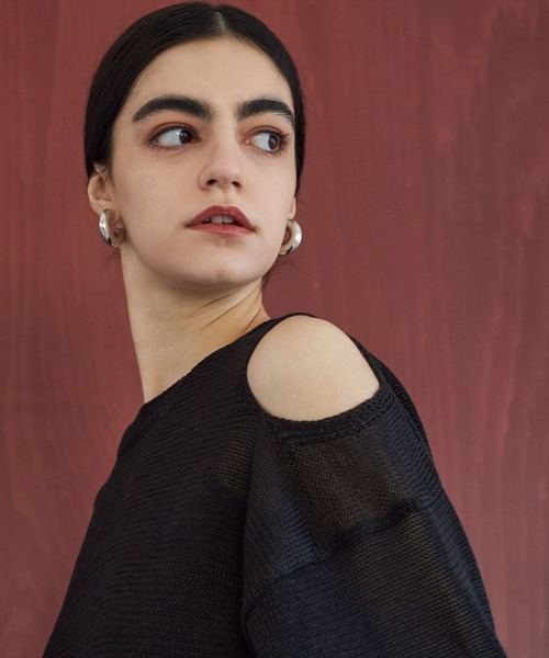 STERNBERG(スタンバーグ)の「STERNBERG/ショルダースリットニットプルオーバー/987681(ニット/セーター・レディース・ブラック/モカ・MEDIUM/LARGE)」の8枚目の写真