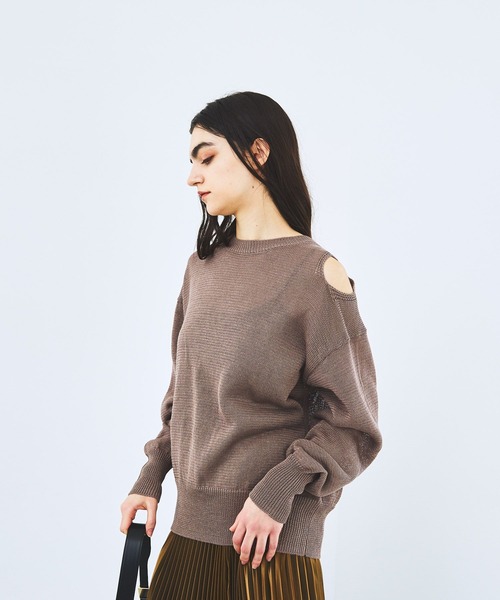 STERNBERG(スタンバーグ)の「STERNBERG/ショルダースリットニットプルオーバー/987681(ニット/セーター・レディース・ブラック/モカ・MEDIUM/LARGE)」の20枚目の写真