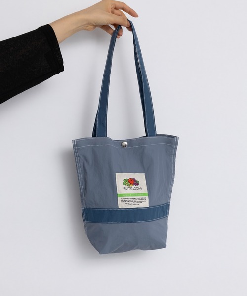FRUIT OF THE LOOM(フルーツオブザルーム)の「【FRUIT OF THE LOOM】ナイロントートバックM(トートバッグ・レディース・グリーン/レッド/ブラック/ブルー/グレー/アイボリー・FREE)」の7枚目の写真
