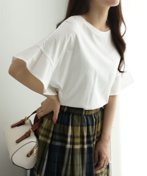 Viola e Viola(ヴィオラエヴィオラ)の「さらひやりコットン 袖異素材ゆるトップス(Tシャツ/カットソー・レディース・グレイッシュブルー/ブラック/ミント/ホワイト/モカ/オレンジ・5L/4L/L/M/3L/LL)」の1枚目の写真