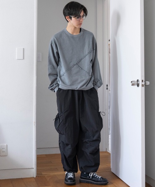 COLIN(コリン)の「COLIN:SWITCHING PANEL CUT OFF PIGMENTDYED C/N SWEAT / 切り替えピグメント クルーネック スウェット(スウェット・メンズ・チャコールグレー/ブラック・M/L)」の6枚目の写真