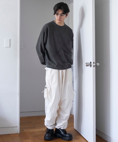 COLIN(コリン)の「COLIN:SWITCHING PANEL CUT OFF PIGMENTDYED C/N SWEAT / 切り替えピグメント クルーネック スウェット(スウェット・メンズ・チャコールグレー/ブラック・M/L)」の7枚目の写真
