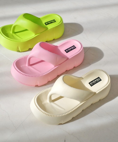 AmiAmi（アミアミ）の「軽量厚底！トングプラットフォームサンダル /ビーチサンダル（サンダル・レディース・ピンク/グリーン/アイボリー/ホワイト/ブラック・36-37/38-39/40-41）」の5枚目の写真