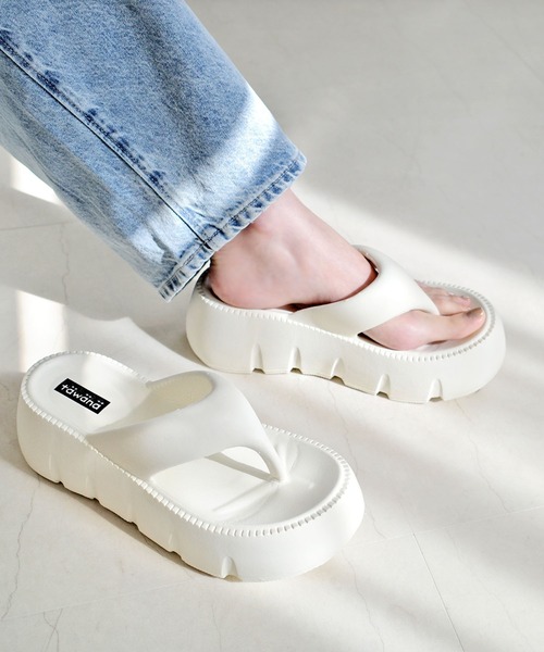 AmiAmi（アミアミ）の「軽量厚底！トングプラットフォームサンダル /ビーチサンダル（サンダル・レディース・ピンク/グリーン/アイボリー/ホワイト/ブラック・36-37/38-39/40-41）」の13枚目の写真