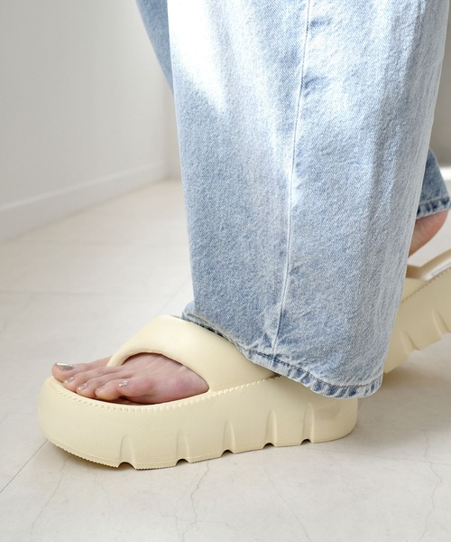 AmiAmi（アミアミ）の「軽量厚底！トングプラットフォームサンダル /ビーチサンダル（サンダル・レディース・ピンク/グリーン/アイボリー/ホワイト/ブラック・36-37/38-39/40-41）」の10枚目の写真