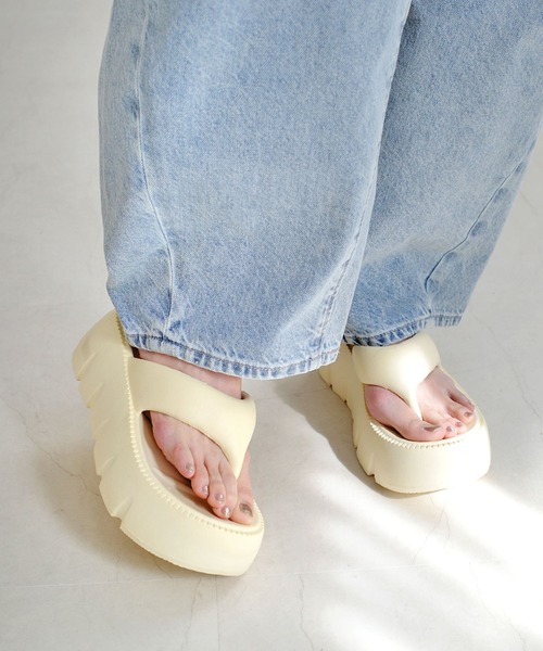 AmiAmi（アミアミ）の「軽量厚底！トングプラットフォームサンダル /ビーチサンダル（サンダル・レディース・ピンク/グリーン/アイボリー/ホワイト/ブラック・36-37/38-39/40-41）」の9枚目の写真