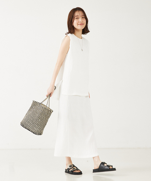 abahouse mavie（アバハウスマヴィ）の「【セットアップ対応/ノースリーブ】楊柳バックジップノースリプルオーバー（シャツ/ブラウス・レディース・グリーン/ホワイト/ブラック・フリー）」の4枚目の写真