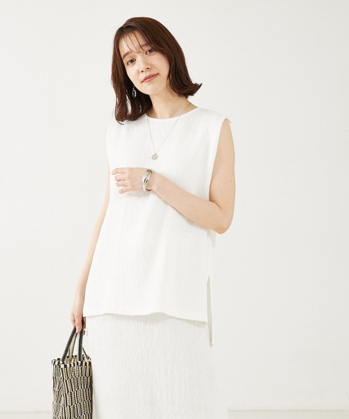 abahouse mavie（アバハウスマヴィ）の「【セットアップ対応/ノースリーブ】楊柳バックジップノースリプルオーバー（シャツ/ブラウス・レディース・グリーン/ホワイト/ブラック・フリー）」の5枚目の写真