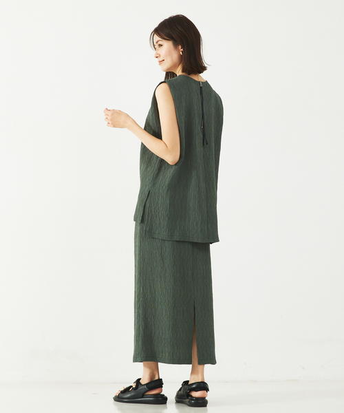 abahouse mavie（アバハウスマヴィ）の「【セットアップ対応/ノースリーブ】楊柳バックジップノースリプルオーバー（シャツ/ブラウス・レディース・グリーン/ホワイト/ブラック・フリー）」の13枚目の写真