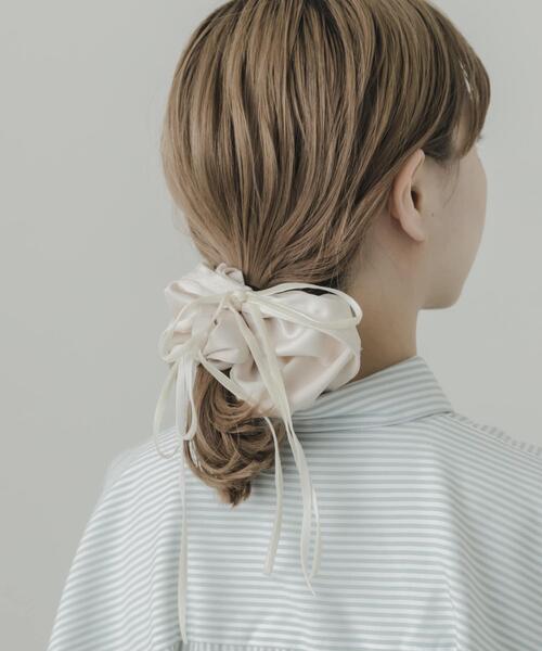 SMELLY(スメリー)の「ドローコードボリュームシュシュ(シュシュ・レディース・アイボリー/ブラック・-)」の7枚目の写真