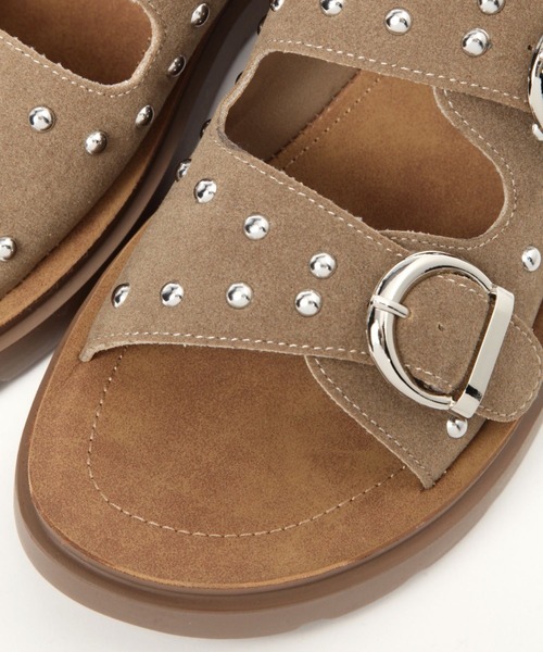 niko and...（ニコアンド）の「オリジナルスタッズ付きサンダル（サンダル・レディース・ベージュ/ブラック・MEDIUM/LARGE）」の20枚目の写真