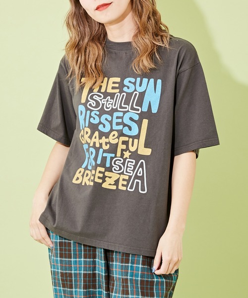 CUBE SUGAR(キューブシュガー)の「ロゴプリントTシャツ(Tシャツ/カットソー・レディース・オレンジ/スミクロ/マルチ/オートミール・M)」の2枚目の写真