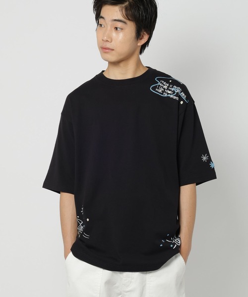 niko and...(ニコアンド)の「ランダムラクガキプリントTシャツ(Tシャツ/カットソー・メンズ・オフホワイト/ブラック/ブルー・MEDIUM/LARGE)」の3枚目の写真