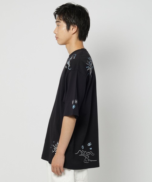 niko and...(ニコアンド)の「ランダムラクガキプリントTシャツ(Tシャツ/カットソー・メンズ・オフホワイト/ブラック/ブルー・MEDIUM/LARGE)」の18枚目の写真