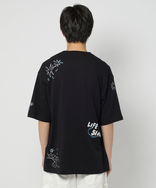 niko and...(ニコアンド)の「ランダムラクガキプリントTシャツ(Tシャツ/カットソー・メンズ・オフホワイト/ブラック/ブルー・MEDIUM/LARGE)」の19枚目の写真