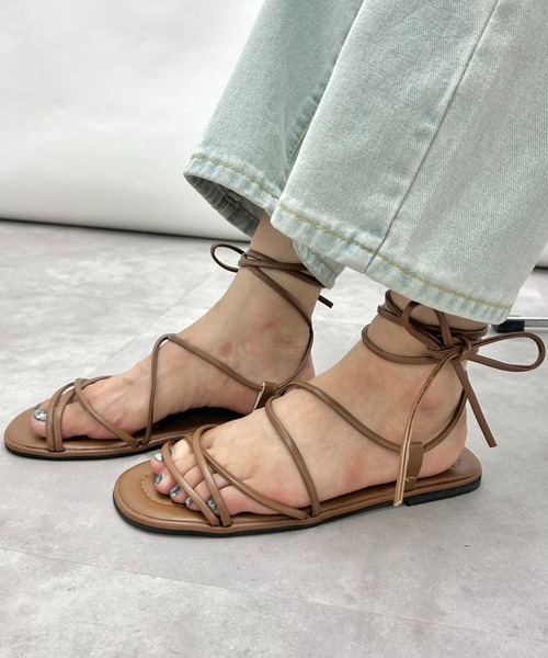 mebole(メボレ)の「レースアップフラットサンダル(サンダル・レディース・ブラック/ブラウン/ホワイト・MEDIUM/SMALL/LARGE)」の6枚目の写真