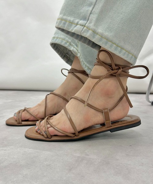 mebole(メボレ)の「レースアップフラットサンダル(サンダル・レディース・ブラック/ブラウン/ホワイト・MEDIUM/SMALL/LARGE)」の8枚目の写真