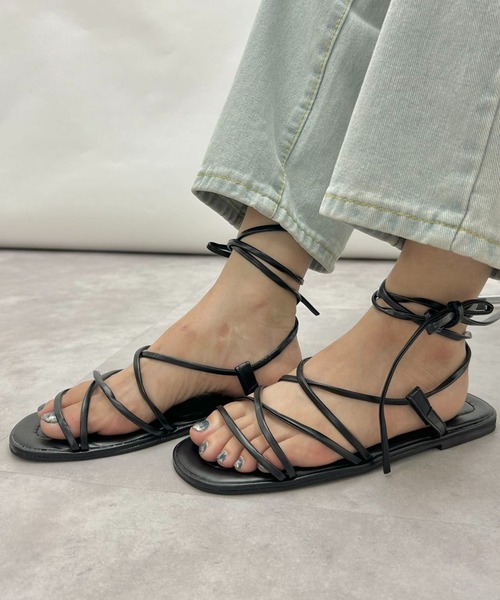mebole(メボレ)の「レースアップフラットサンダル(サンダル・レディース・ブラック/ブラウン/ホワイト・MEDIUM/SMALL/LARGE)」の16枚目の写真