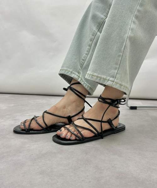 mebole(メボレ)の「レースアップフラットサンダル(サンダル・レディース・ブラック/ブラウン/ホワイト・MEDIUM/SMALL/LARGE)」の15枚目の写真