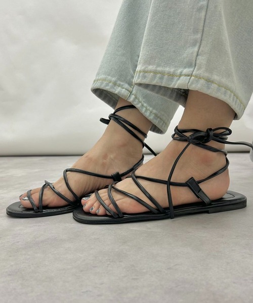 mebole(メボレ)の「レースアップフラットサンダル(サンダル・レディース・ブラック/ブラウン/ホワイト・MEDIUM/SMALL/LARGE)」の17枚目の写真