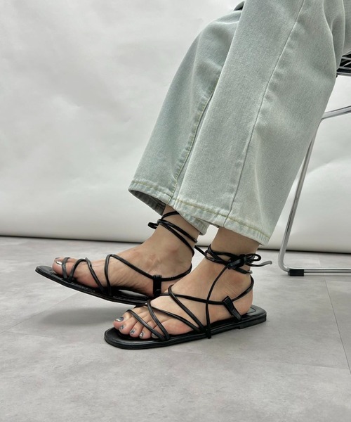 mebole(メボレ)の「レースアップフラットサンダル(サンダル・レディース・ブラック/ブラウン/ホワイト・MEDIUM/SMALL/LARGE)」の4枚目の写真