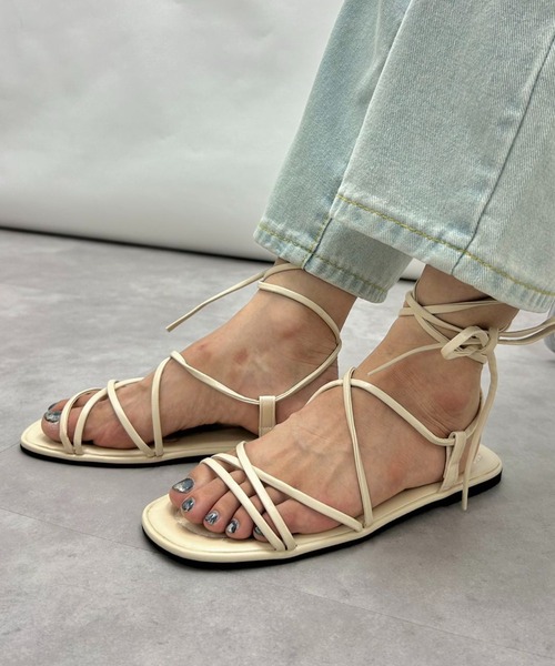 mebole(メボレ)の「レースアップフラットサンダル(サンダル・レディース・ブラック/ブラウン/ホワイト・MEDIUM/SMALL/LARGE)」の11枚目の写真