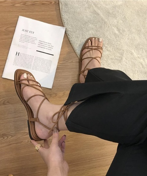 mebole(メボレ)の「レースアップフラットサンダル(サンダル・レディース・ブラック/ブラウン/ホワイト・MEDIUM/SMALL/LARGE)」の19枚目の写真